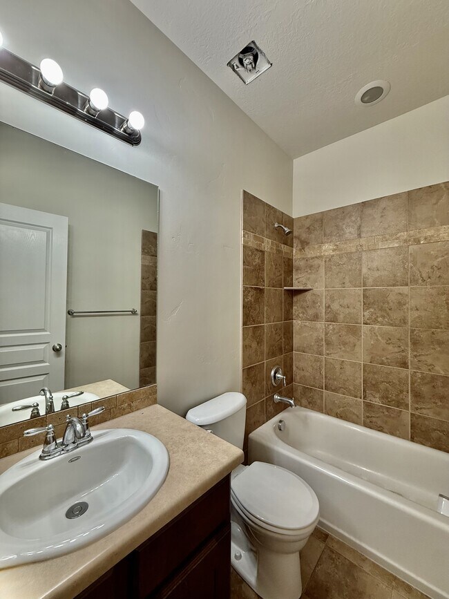 Building Photo - 10753 Topview Rd
