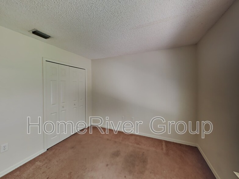 Building Photo - 6816 Whitetail Ct