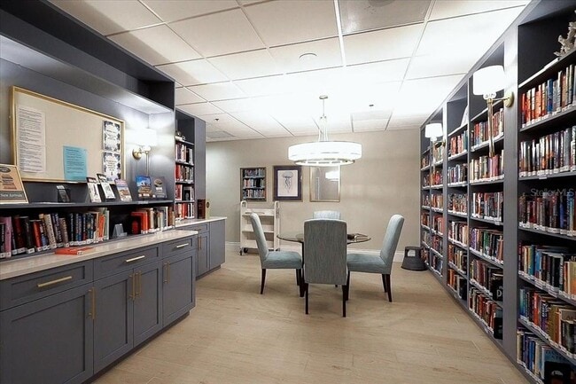 Building Photo - 7121 River Hammock Dr