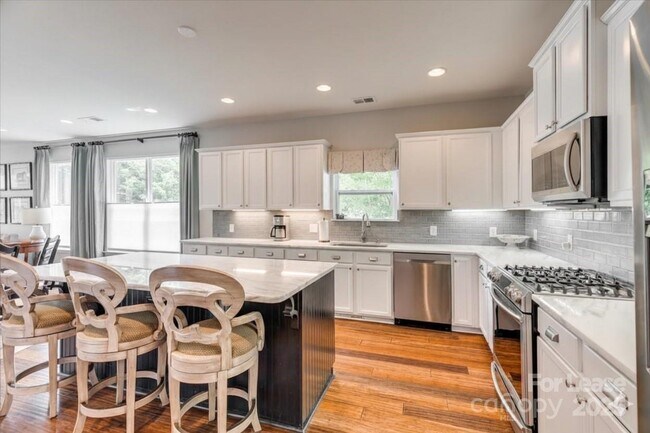 Building Photo - 1007 Kaiser Way