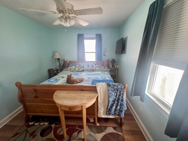 Building Photo - 1322 N M St