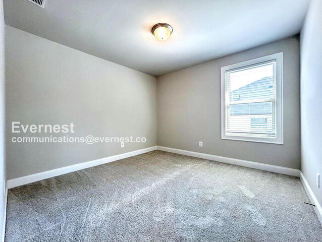 Building Photo - 662 Stately Dr