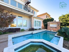 Building Photo - 4 Bedroom, 4 1/2 Bathroom Home with Pool for Lease in Irving
