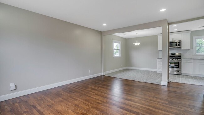 Building Photo - 327 Brookfield Pl