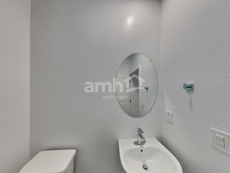 Building Photo - 9731 W Parkway Dr