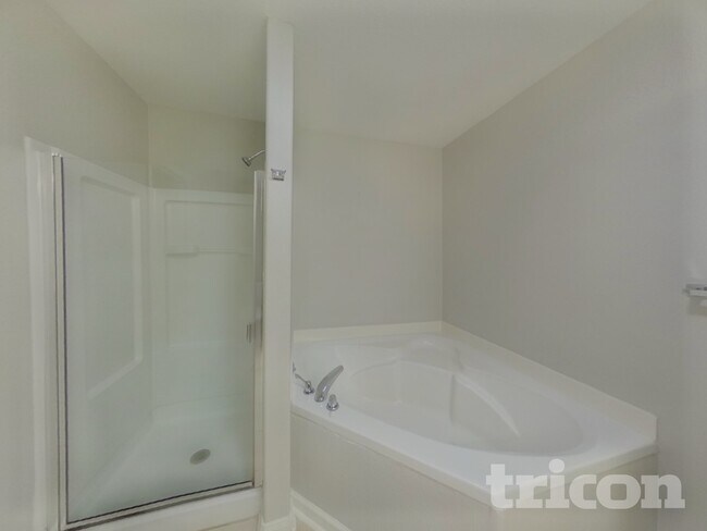 Building Photo - 102 Saddlebag Ct