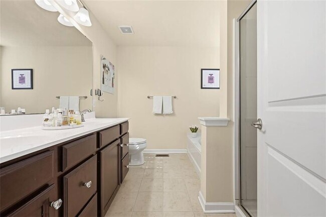 Building Photo - 601 Pointe View Dr