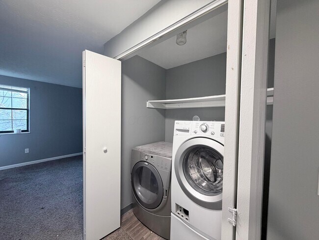 Building Photo - 955 Cross Country Dr