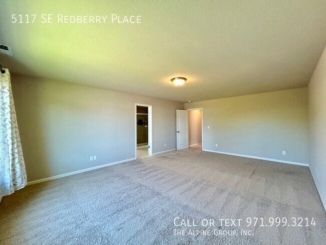 Building Photo - 5117 SE Redberry Pl