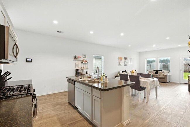 Building Photo - 24010 Breckenridge Hts Ln