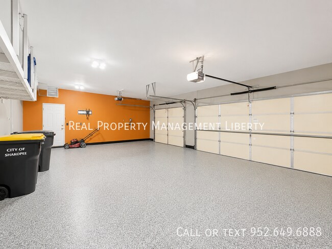 Building Photo - 2655 Kings Ave