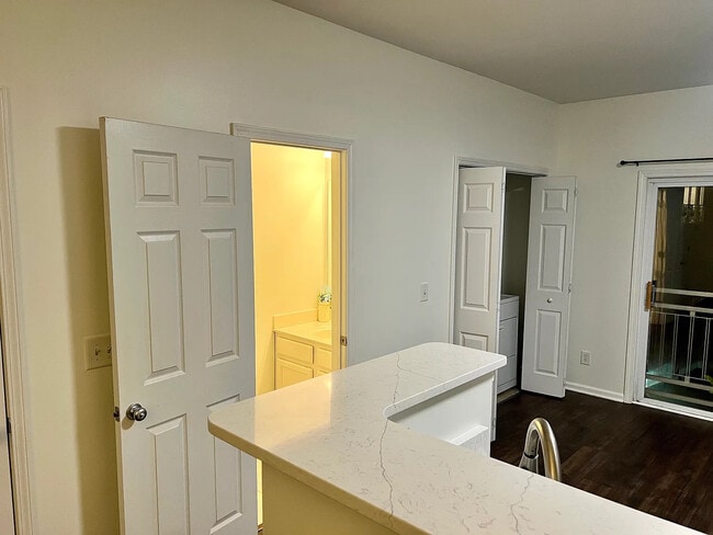 Building Photo - Room in Condo on Donatello Avenue