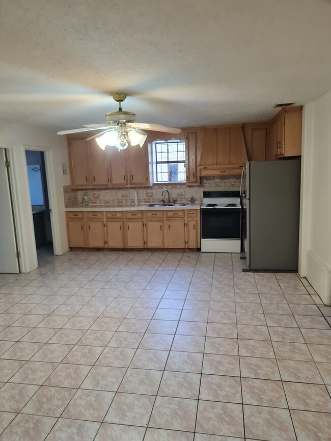 Building Photo - 21796 Stuart Place Rd