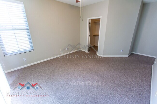 Building Photo - 13562 W Cypress St