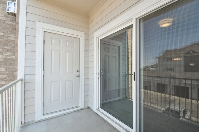 Building Photo - 15700 E Jamison Dr