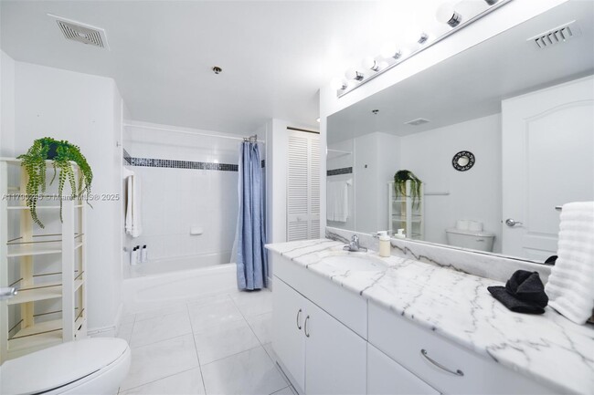 Building Photo - 1200 Brickell Bay Dr