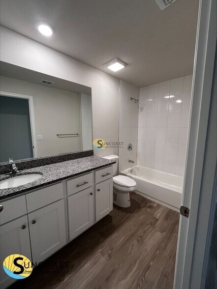 Building Photo - 355 Reeves St