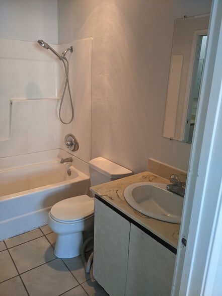 Building Photo - 1811 E Grand Ave