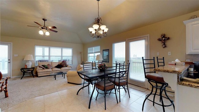 Building Photo - 909 Rancho Caribe Dr