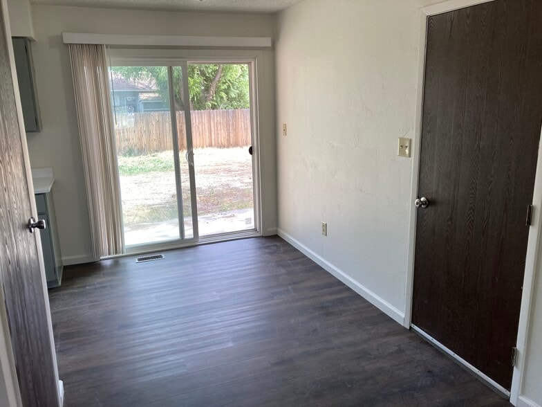 Dining area - 2991 Walnut Ave