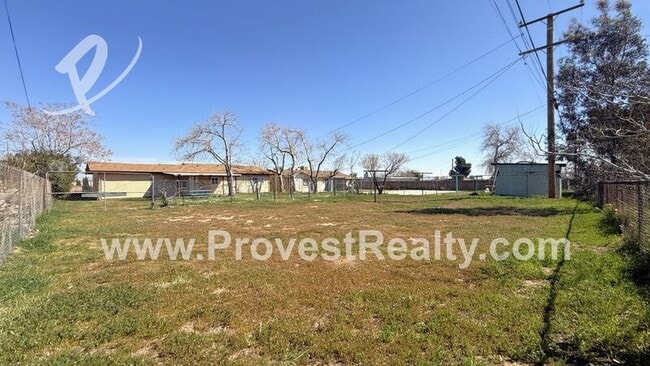 Building Photo - 15941 Vine St