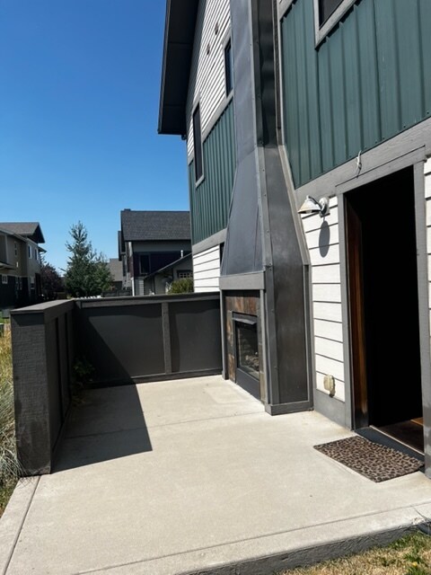 Patio - 383 N Ferguson Ave