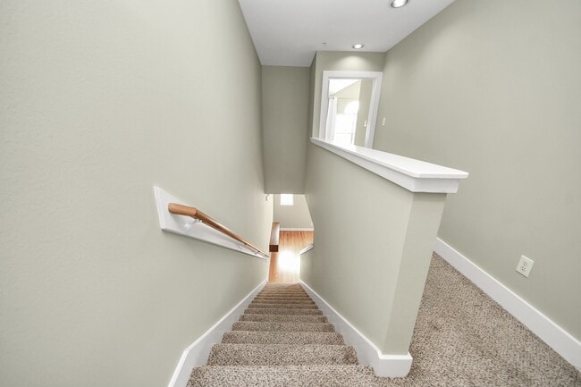Building Photo - 8715 Meadowcroft Dr