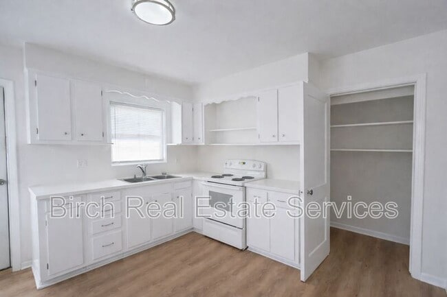 Building Photo - 216 S Lincoln Ave