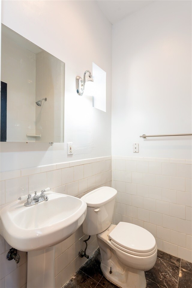 Building Photo - 356 Varick St