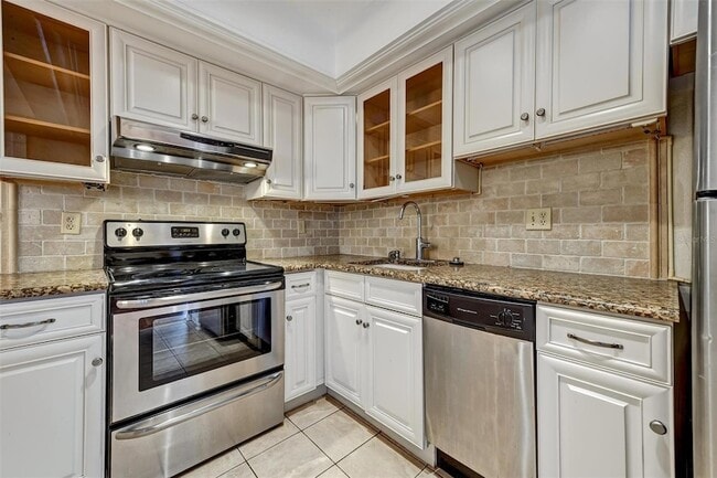 Building Photo - 2833 Orange Tree Cir N