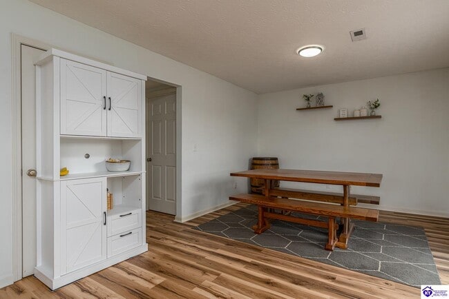Building Photo - 310 Ivy Pointe Dr