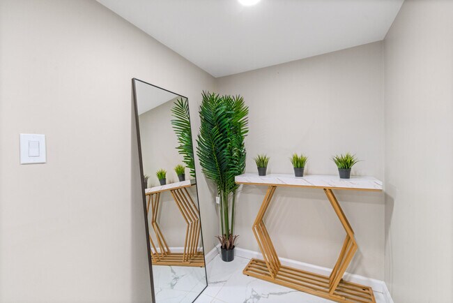 Building Photo - 16 E 32nd St