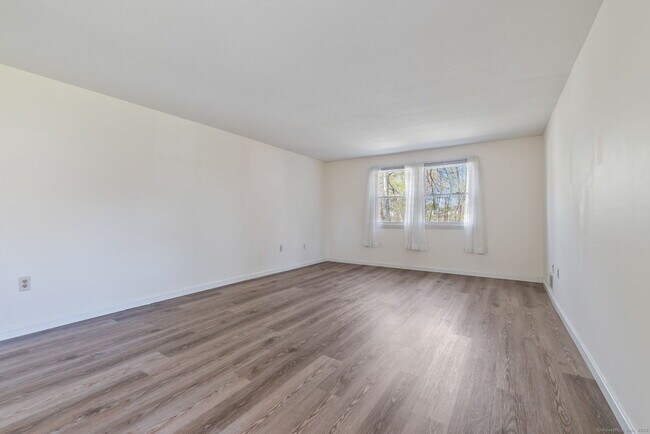 Building Photo - 339 Dunfey Ln