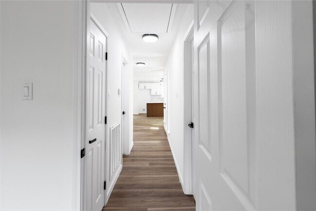 Building Photo - 1011 Crossfield Dr