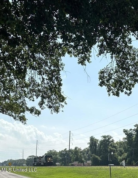 Building Photo - 1323 3rd St