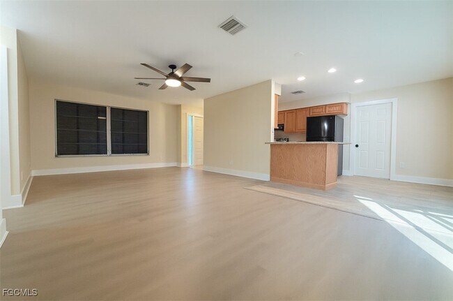 Building Photo - 732 Sesame Ct