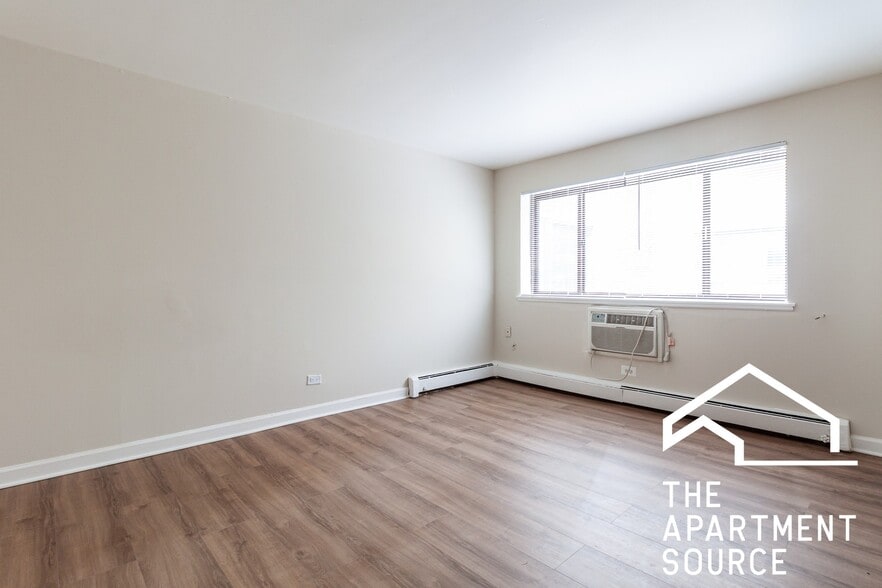 Building Photo - 5917 N Kenmore Ave