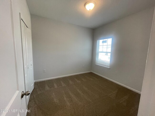 Building Photo - 34 Pinebury Ln