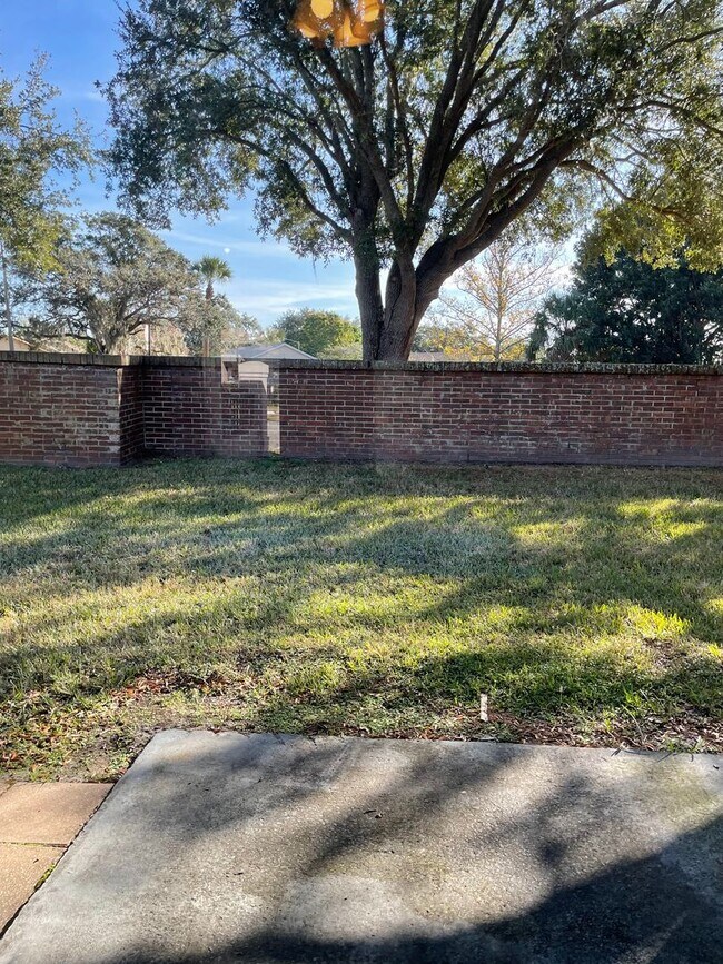 Building Photo - 1 story 3/2 in Meadow Woods with full sized washer and dryer included