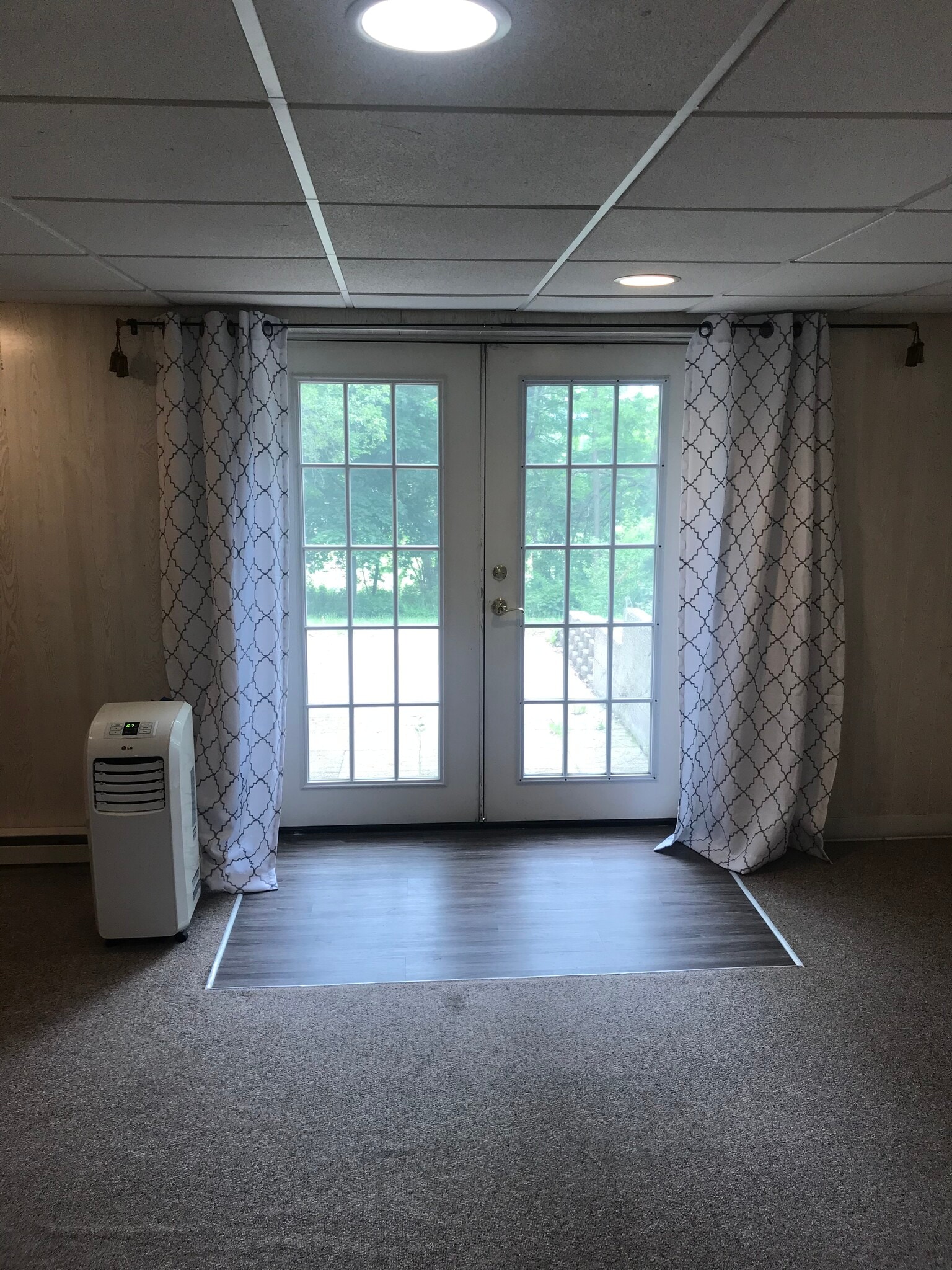 French doors open to private patio - 6012 Donlar St