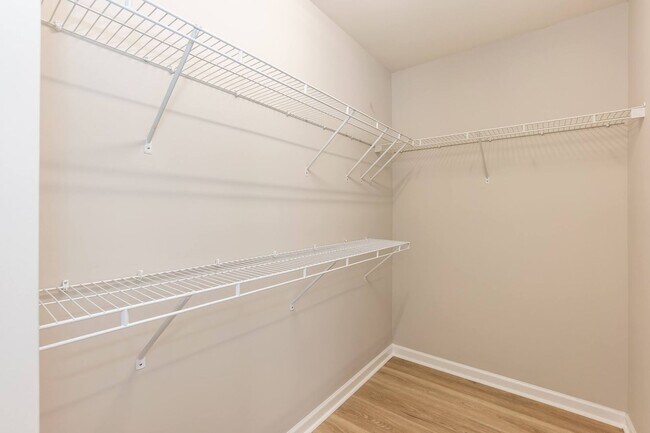 Building Photo - Four Bedroom Home in Sought After Neighborhood!