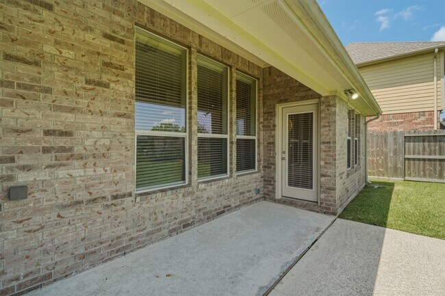 Building Photo - 2506 Barton Springs St