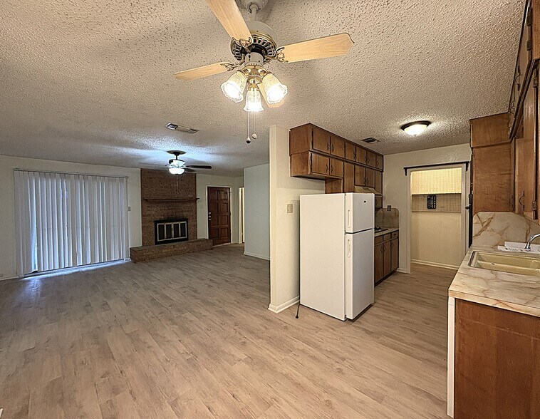 Building Photo - 1119 Rhonda Lee St