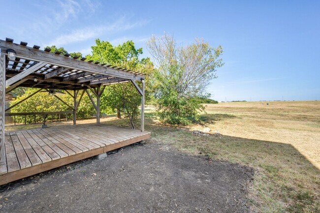 Building Photo - 1925 Parkside Dr