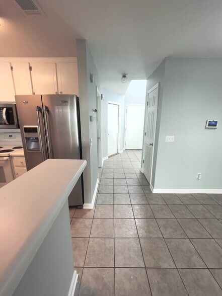 Building Photo - 125 S Springview Dr