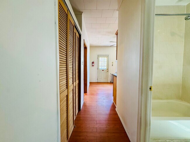 Building Photo - 100 Lexington Ave