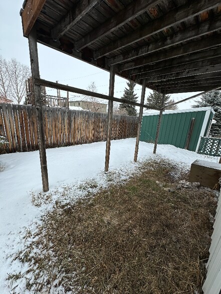 Building Photo - 705 Dakota St