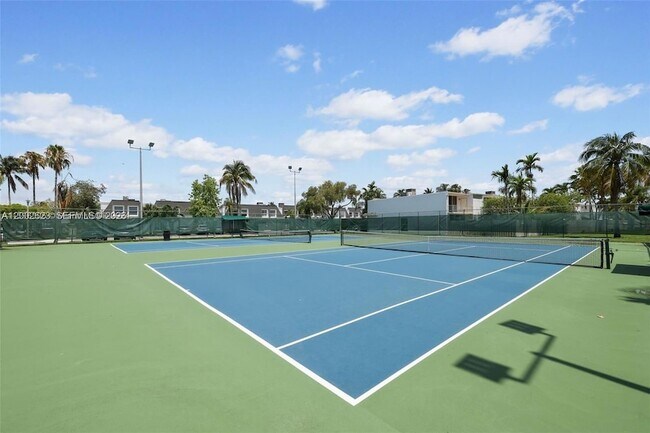 Building Photo - 903 NE 27th Ave