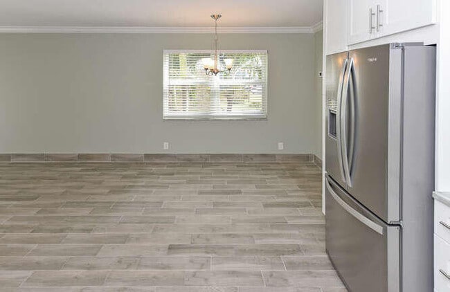 Building Photo - 864 Normandy R