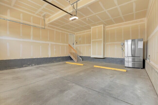 Building Photo - $3,425.00, 4 Beds, 2.5 Baths, Single Famil...